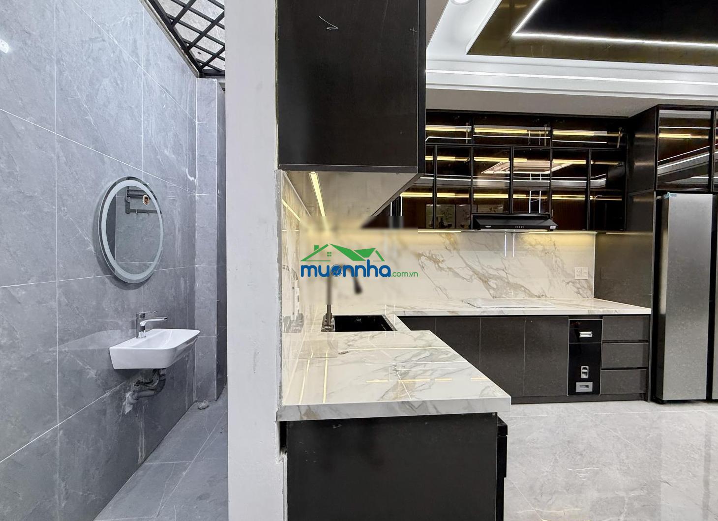 Nhà ngay sát bên ngã tư ga, dt: 4x16m, lửng, 3lầu, 4pn, 5vs, p. thờ, s. thượng, gara xe, 6.65 tỷ - 2