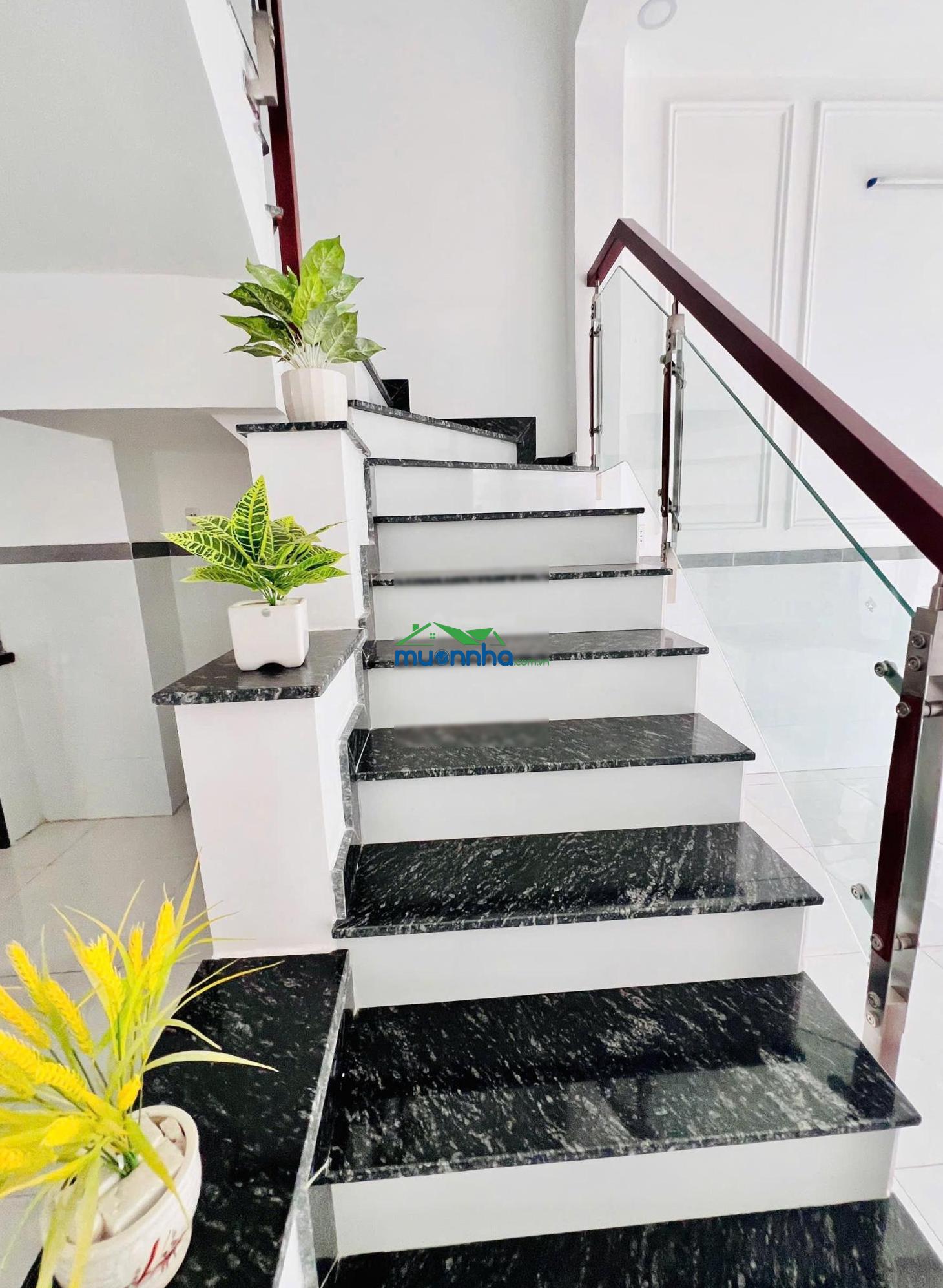 Nhà kiên cố 4 tầng - ngay chợ xuân hiệp - đường số 8 linh xuân - dts gần 150m² - ô tô né nhau - 4