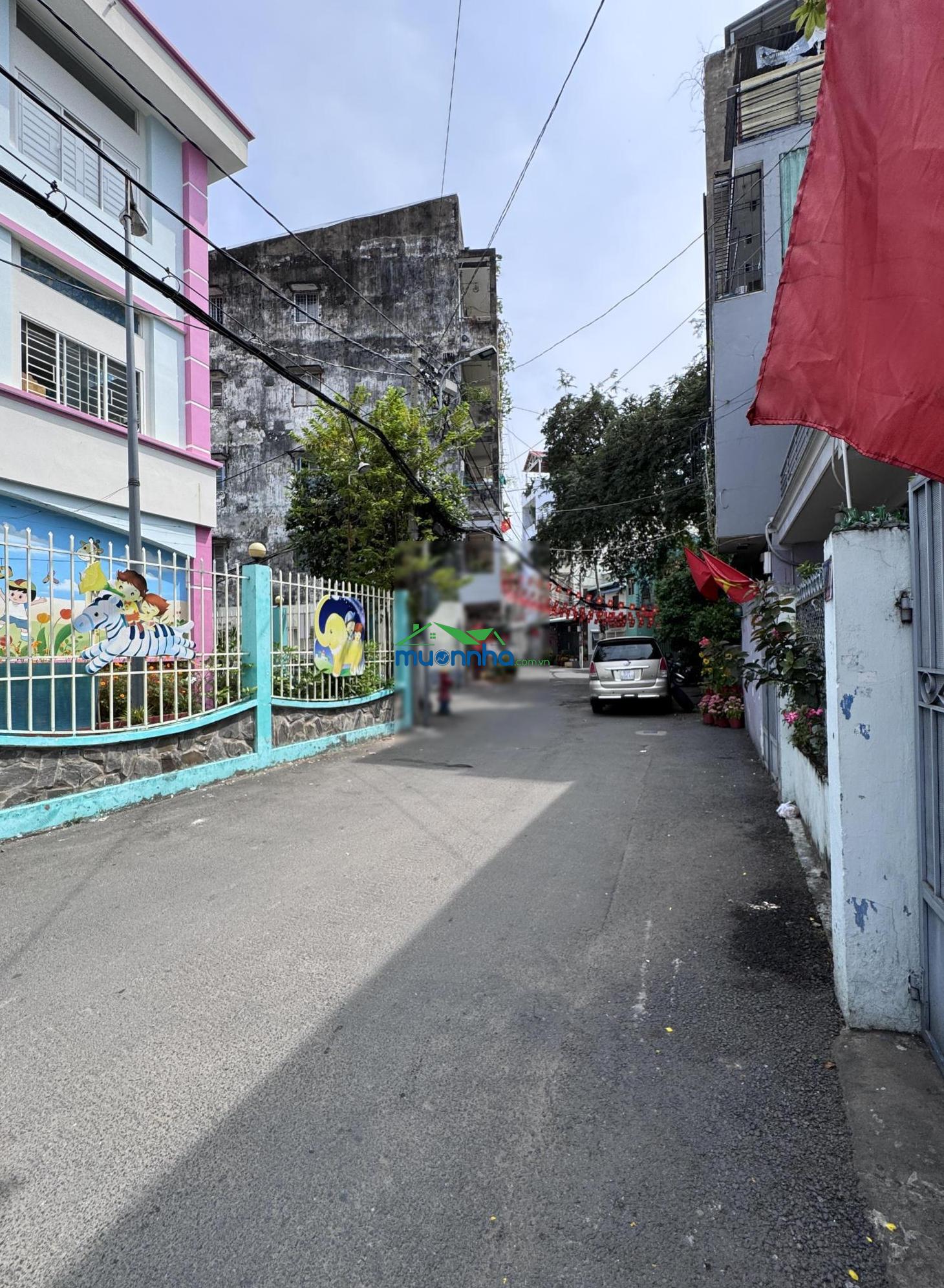 Villa 110m2 giữa lòng sài gòn 3 tầng - ô tô tránh - ngay mặt tiền đường lớn - khu dân trí cao - 4