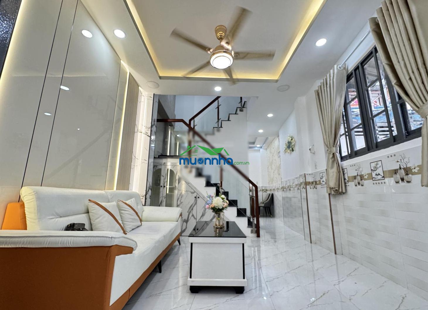 Diện tích to - hẻm thông - giáp phú nhuận và gần sân bay - tặng kèm nội thất - 3