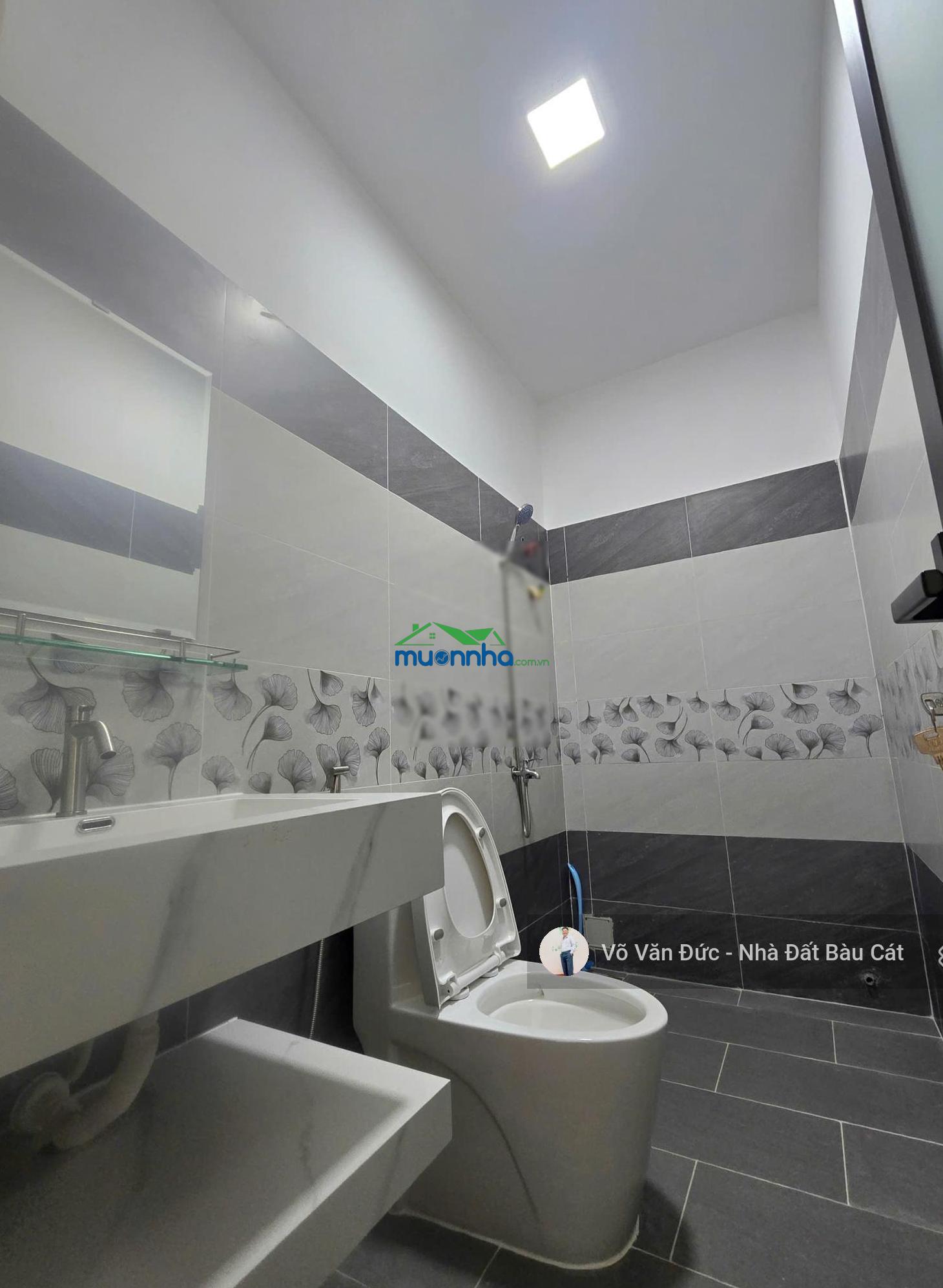 Hẻm nhất chi mai ngay nhà ga t3, tân bình. dt 4x10. đúc 1 lầu mới keng. giá rẻ nhỉnh 4 tỷ - 3