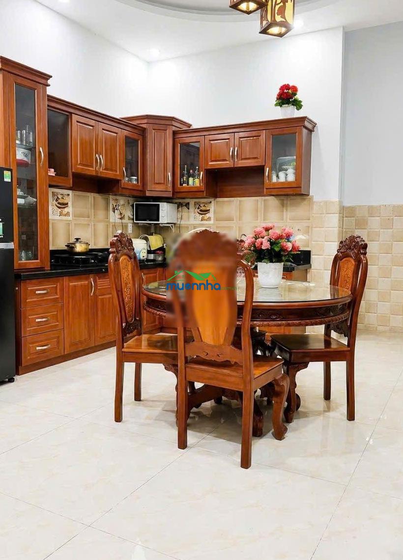 Bán nhà ngay ngã tư ga. 4 pn 5wc. hẻm xe hơi tránh. giá 8,3 tỷ, tl - 4