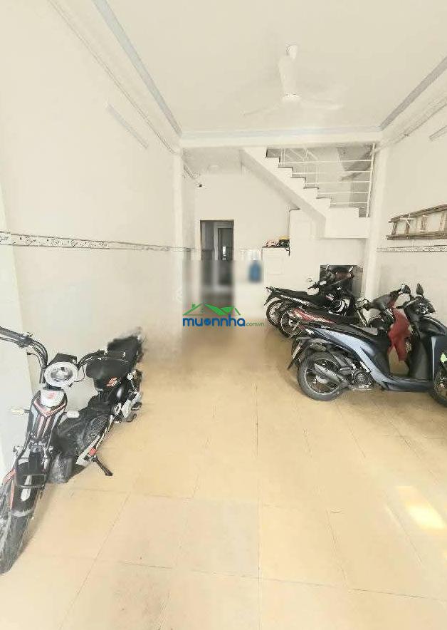 Lạc long quân - 5p tới đh bách khoa - 10p tới đh ydtp - nhà 4 tầng - 4x18 - 12pn full nội thất