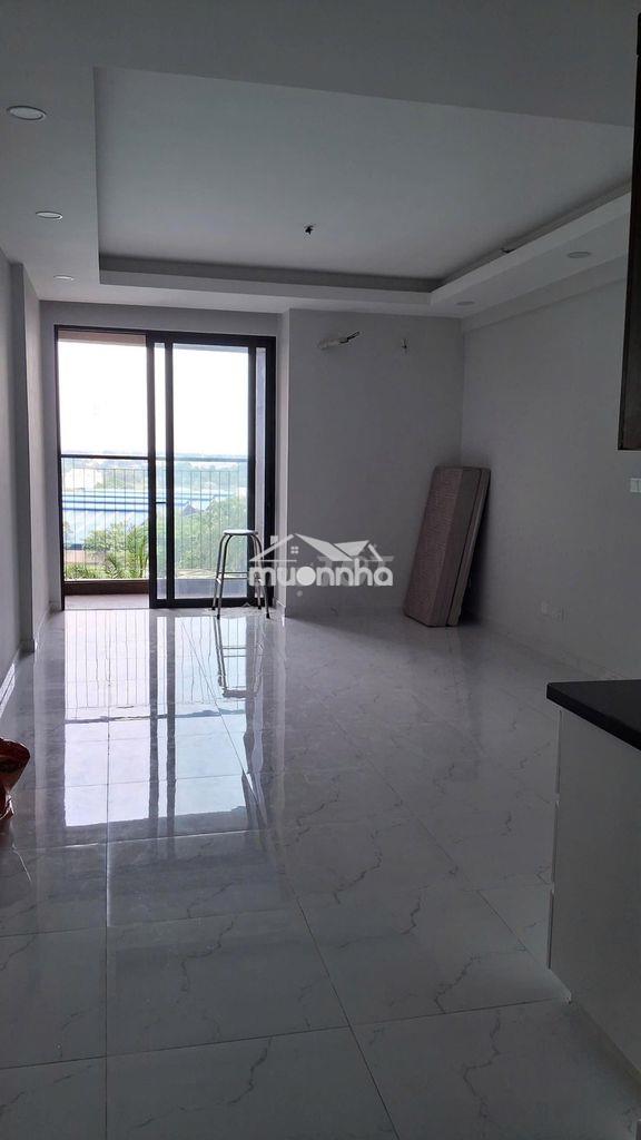 Cho thuê studio 40m2 4tr ( sẵn rèm) - full nội thất 5tr5
