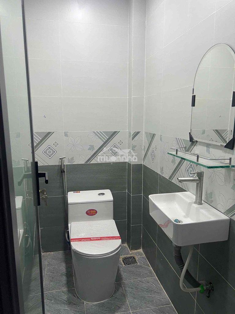 Cho thuê nhà nguyên căn nhà mới hẻm oto vô được giá 8tr - 3