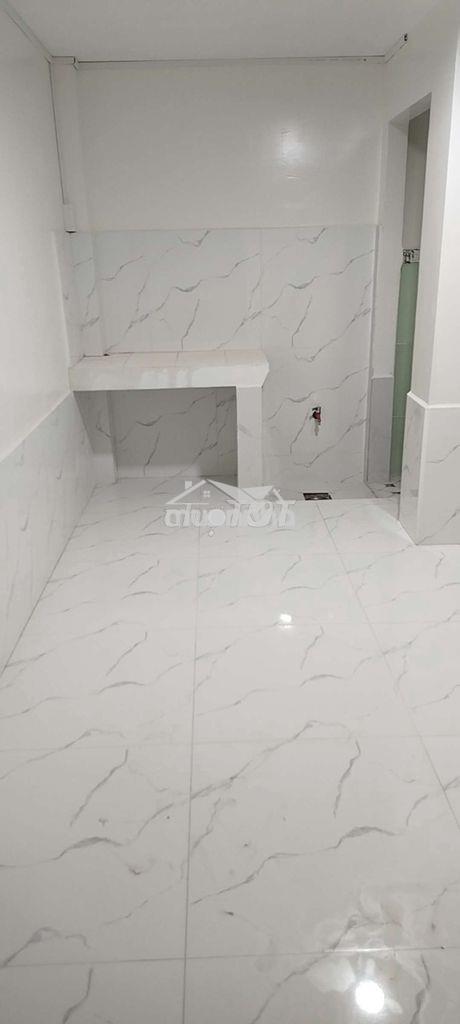 Phòng máy lạnh mát mẻ diện tích 30 mét vuông  gần đường lê trọng tán