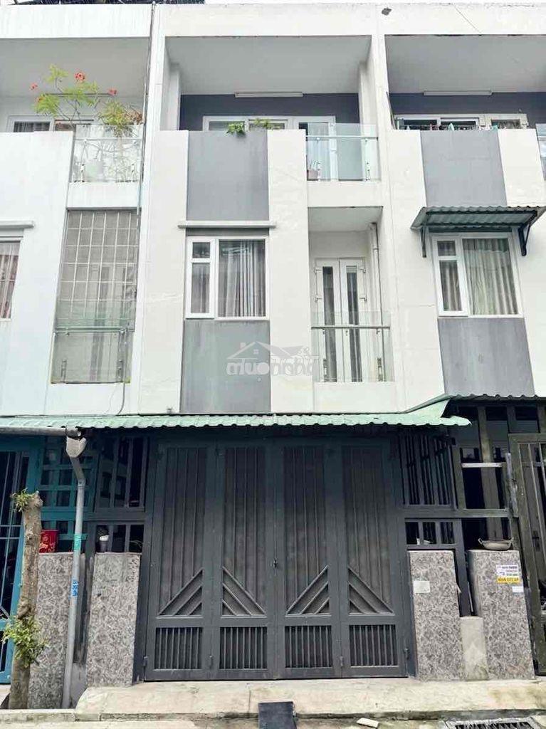 Nhà nguyên căn 3 phòng ngủ, có sân thượng, hẻm xe hơi
