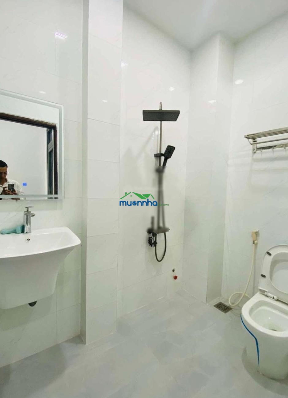 Nhà 4 tầng ở ngay. hẻm sạch thoáng.