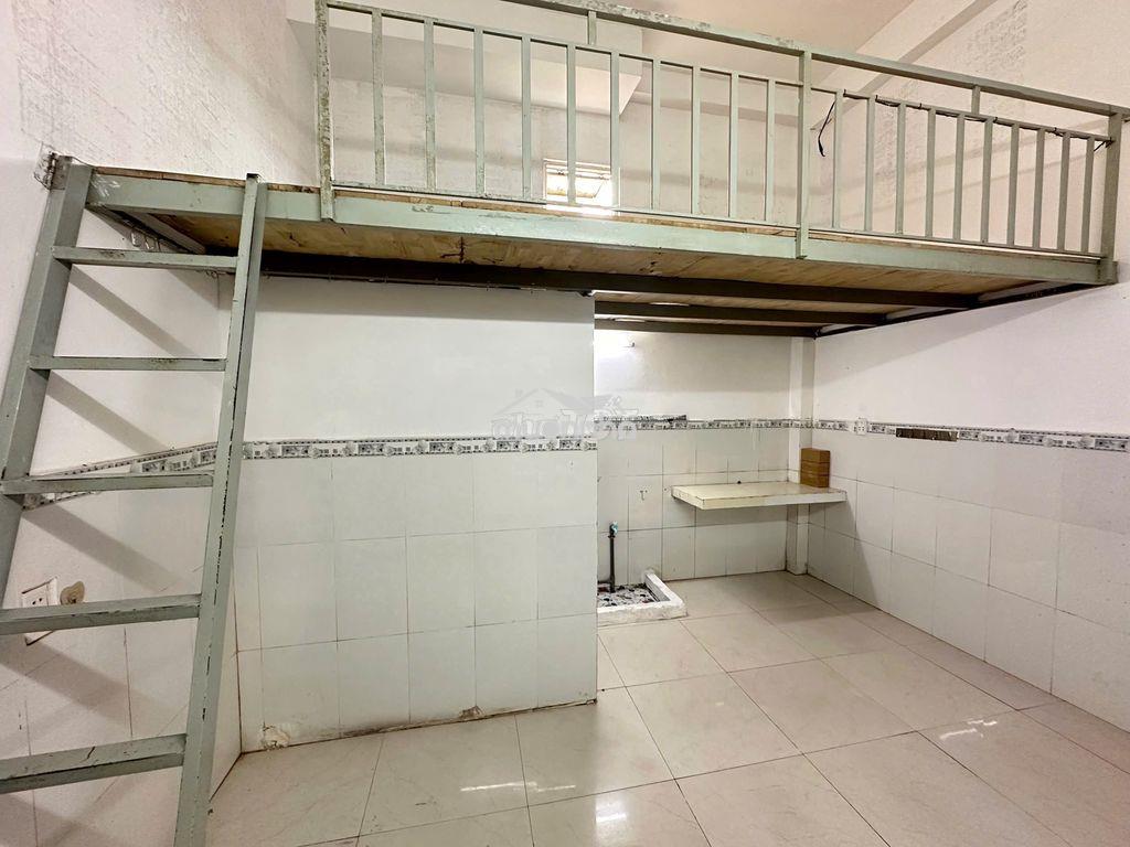 Cho thuê phòng trọ giá rẻ gác cao cực thoáng ở đình phong phú, quận 9 - 3