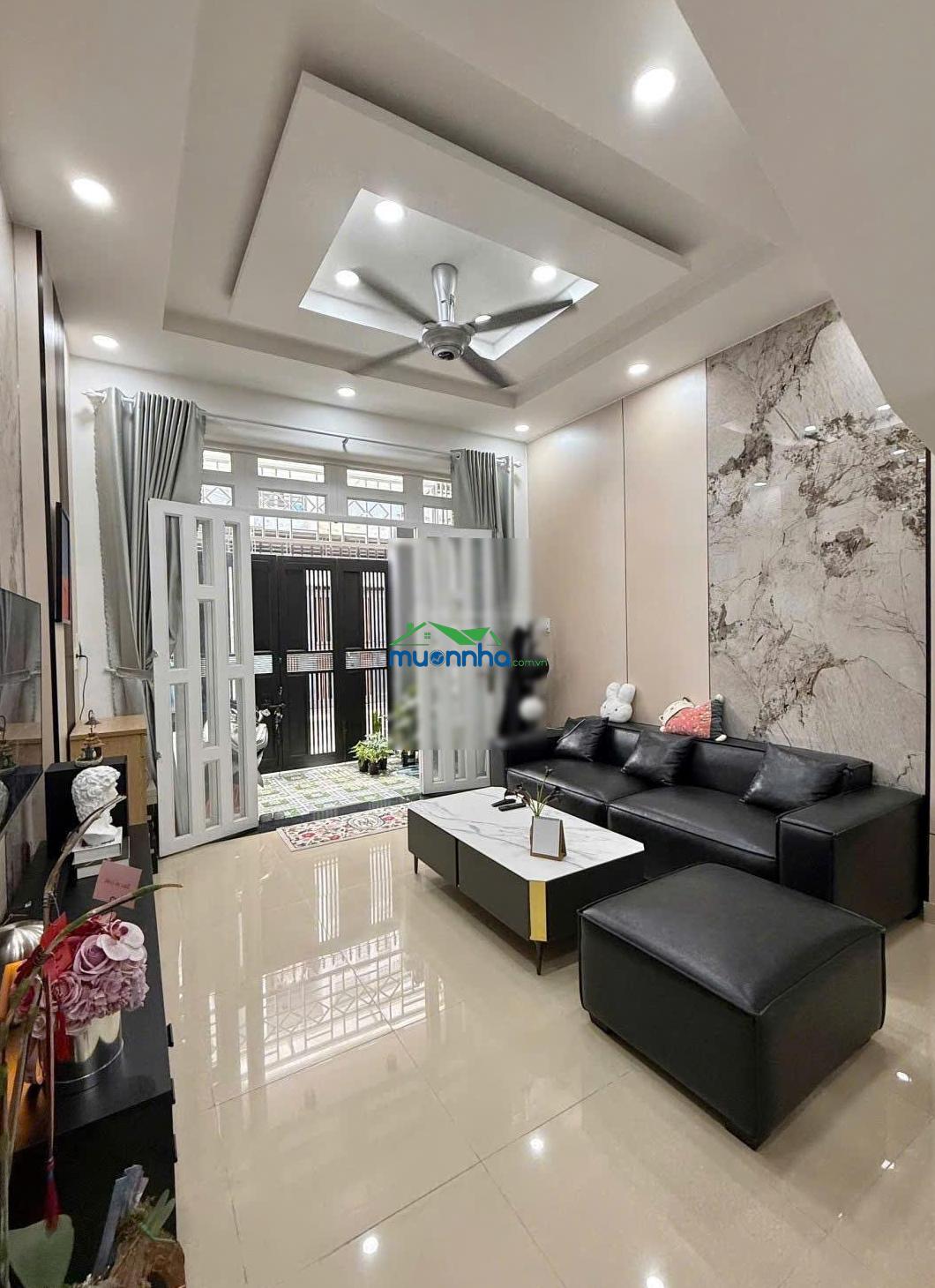 Hàng hiếm tại quốc lộ 13 - 7,5 tỷ - 4 x 13 - 3 tầng - 2
