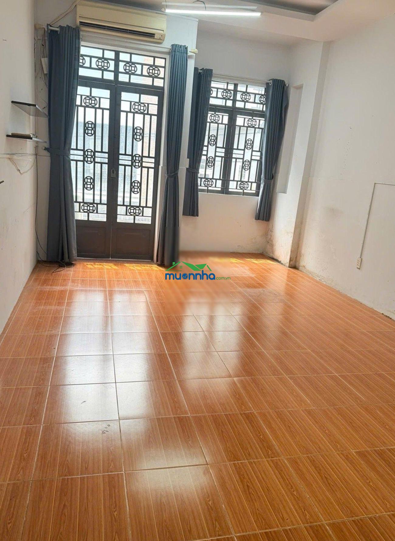 Nhà mt đường nhựa 6m lý phục man xe hơi ngủ trong nhà dt 69 m² - giá tốt - chỉ 7,95 tỷ