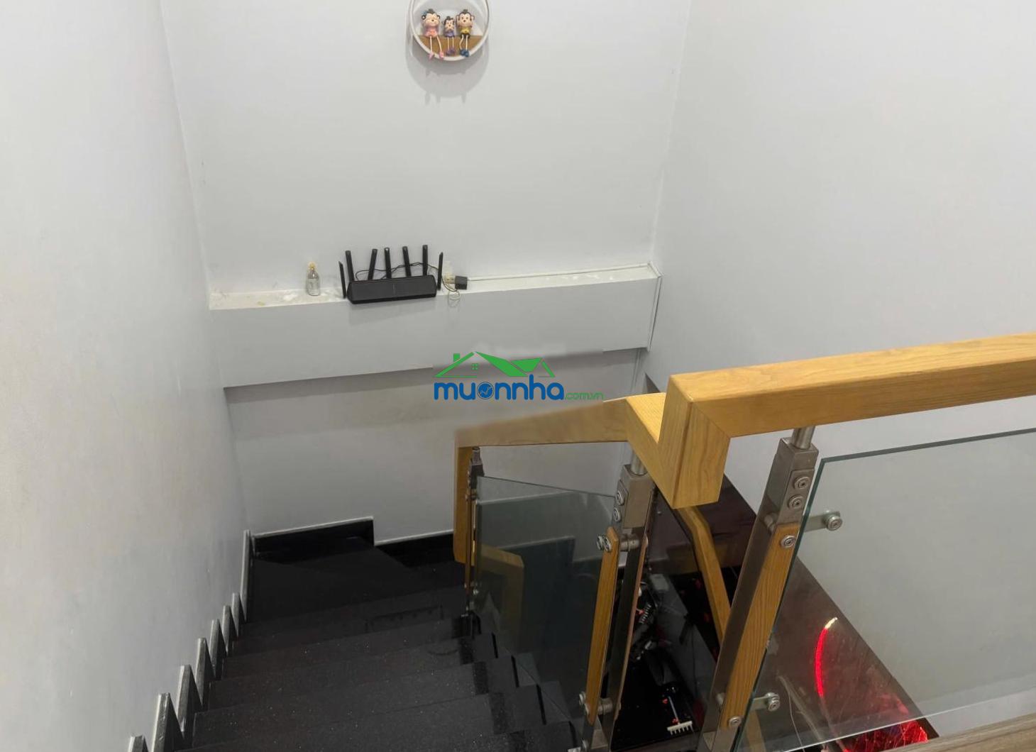Chủ cần bán gấp nhà hẻm bà hom, dt: 3.76 x 12.2m nở hậu 6.5m. trệt 1 lầu đúc thật. giá: 5.1 tỷ