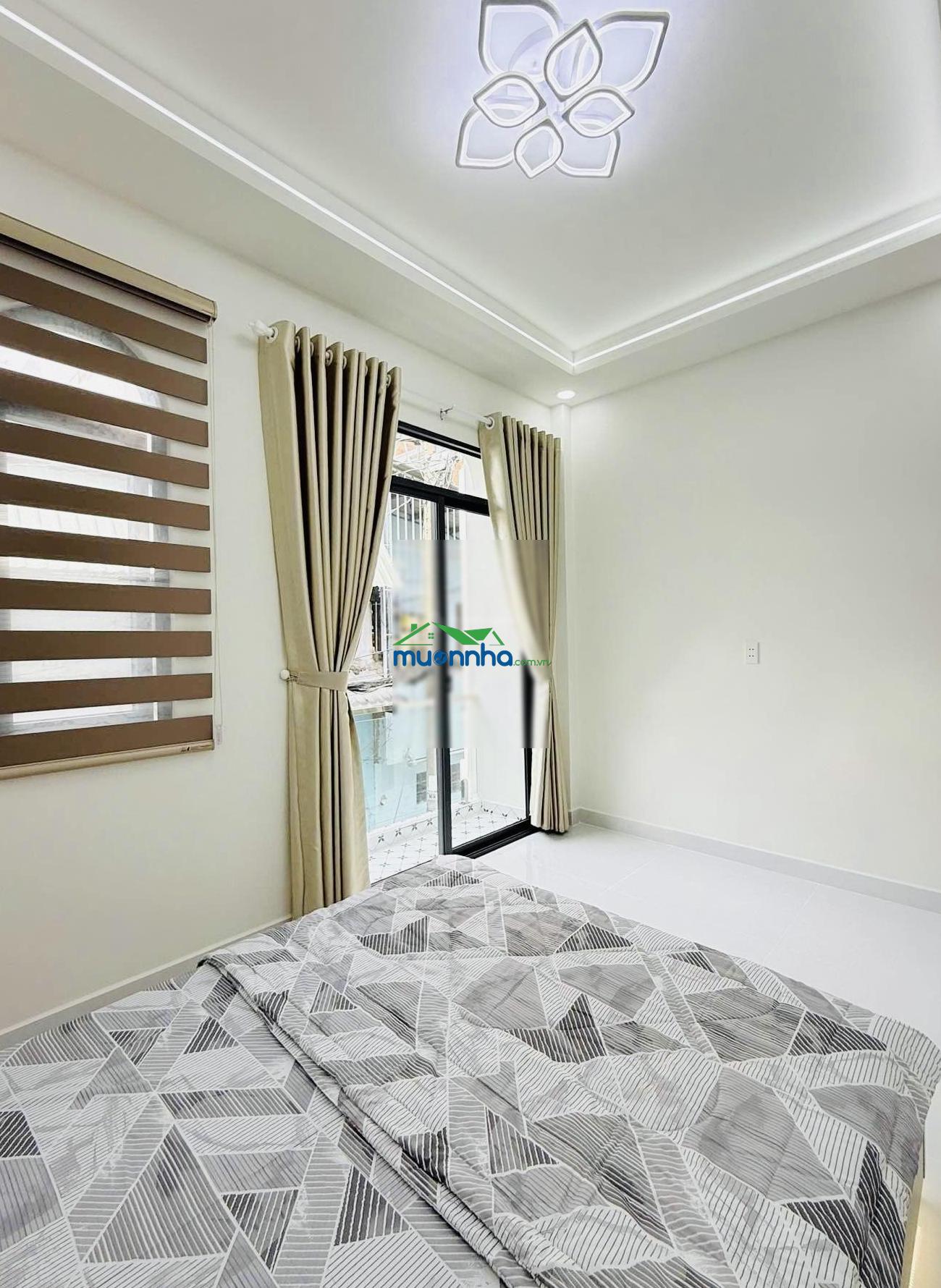 Sd 80m2 - 3 pn - ngay ngã tư lạc long quân khuông việt - cạnh đầm sen - xe hơi đỗ cửa - nhỉnh 6 tỷ - 2
