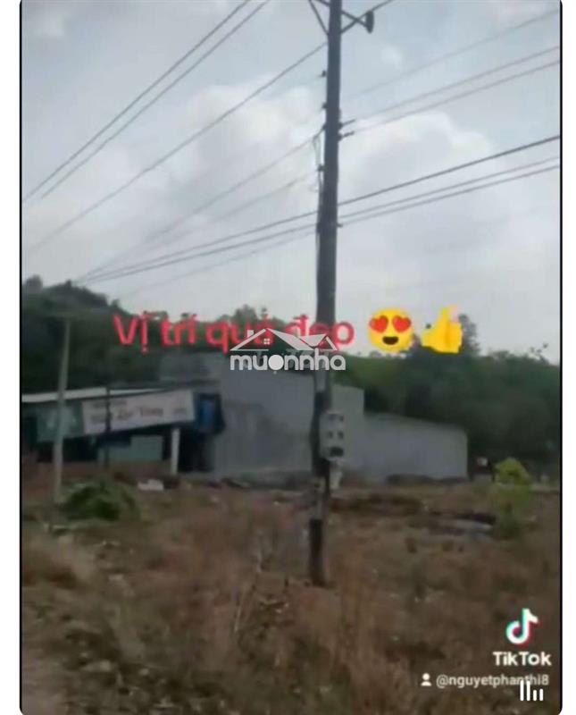Hàng ngộp thở luôn rồi khách iu ơi