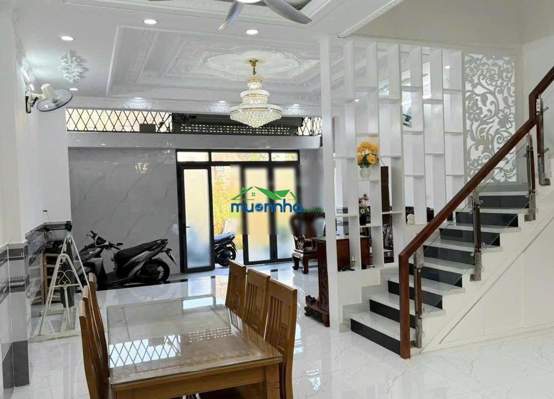 Nhà đối diện công viên, hẻm xe hơi lê văn lương, 6x14m, giá 9.99 tỷ