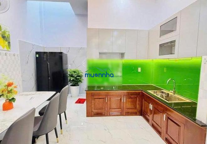 Nhà 2 tầng mới tinh - tặng nội thất đầy đủ - hẻm sạch 1 trục xe hơi đỗ tận cửa - giá chỉ 4.85t