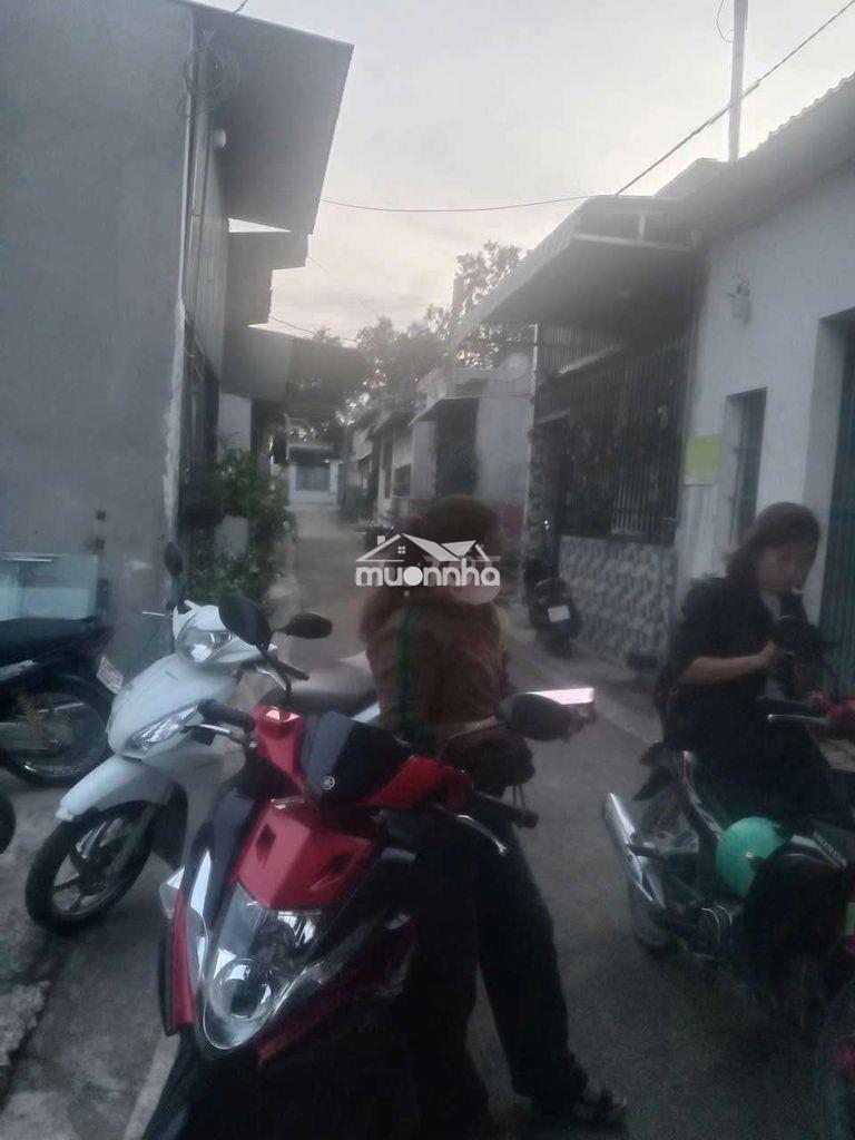 Chị hàng xóm nhờ bán - 2