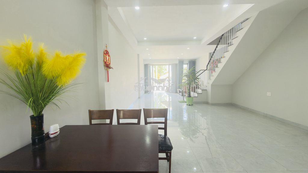 Cho thuê nhà nguyên căn kđt oasis, 2pn, 2wc, có nội thất, giá 7tr - 4