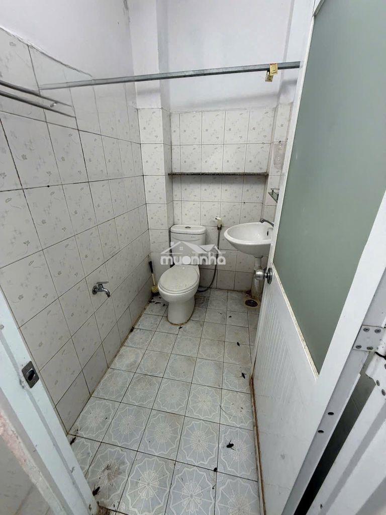 Cho thuê nhà hẻm 38 gò dầu gần ngã tư tân sơn nhì 4 x 13 m : 3 pn - 3