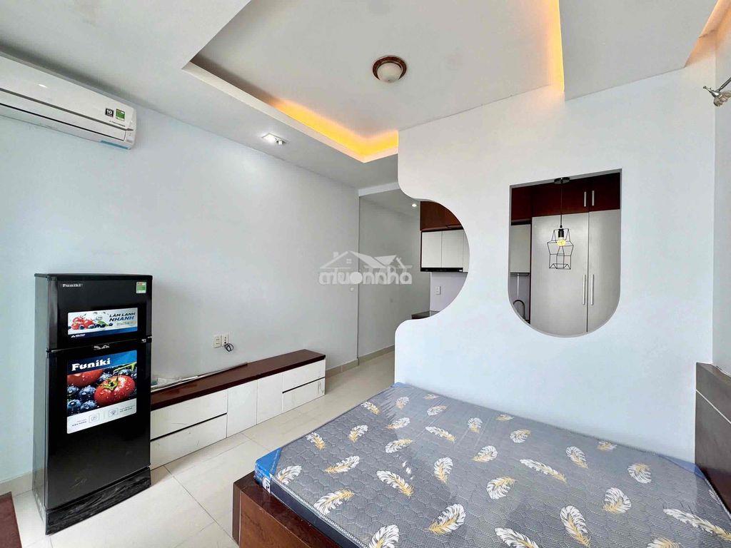 Cho thuê căn hộ bancol mới xây ngay lạc long quân gần đầm sen - 2