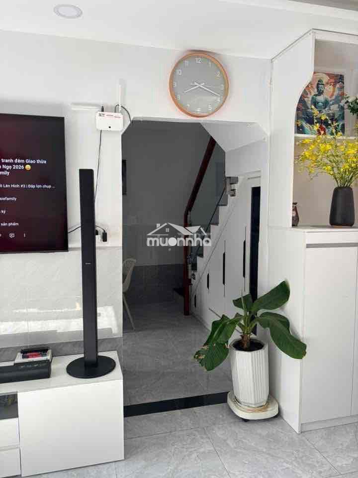 Cho thuê nhà nguyên căn hẻm 160 nvq 2pn 2wc giá 9,5tr - 2