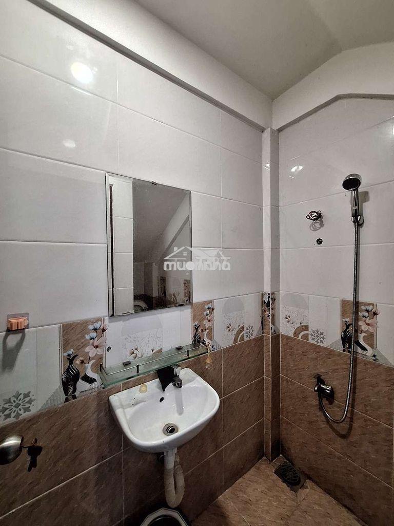 🔥Nhà thuê q5🔥

🏠🏠 cho thuê nhà hẻm xe hơi trần bình trọng , quận 5 - 3