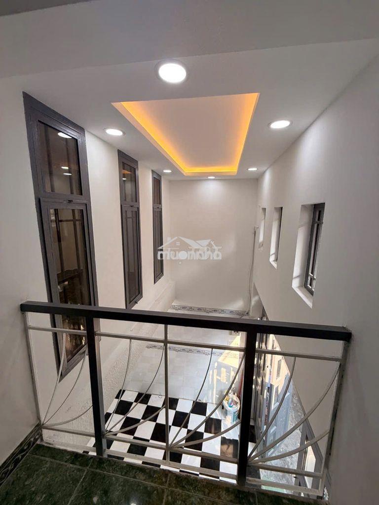 Cho thuê nhà phường tân sơn nhì 5 x 6 m đúc 2,5 lầu : 2 pn , 2 wc  - 3