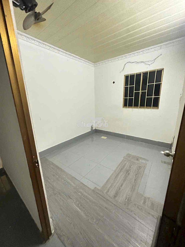 Cho thuê nhà mặt tiền hẻm5m thông lvk. chợ thiết.dt:4x16m lửng 2pn1wc - 3