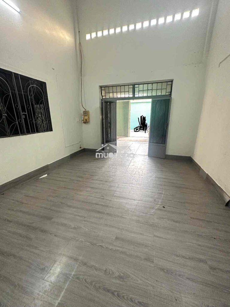 Cho thuê nhà mặt tiền hẻm5m thông lvk. chợ thiết.dt:4x16m lửng 2pn1wc - 2
