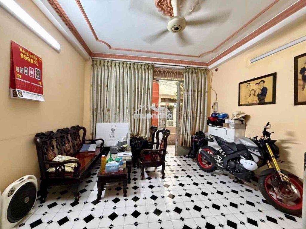 Hẻm yên tĩnh-nhà sân vườn ngay q.1. trệt, 1 lầu, 4.2 x 12. - 2