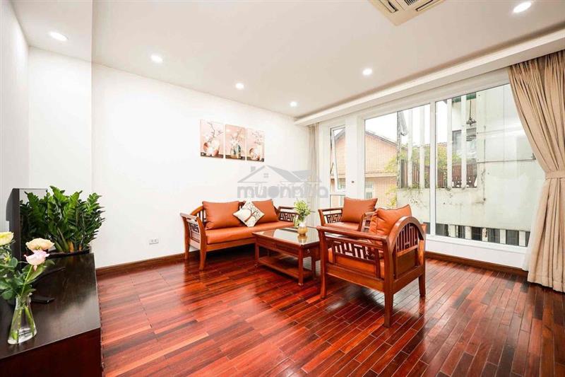 Cho thuê căn 02 ngủ 02 wc mới, full đồ, ngay mặt hồ tây, 90a xóm chùa