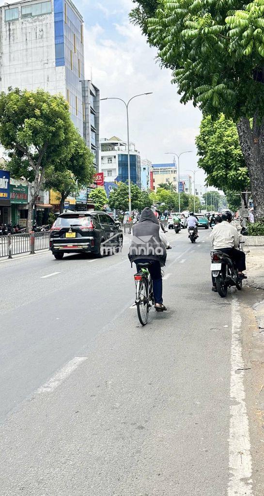 Nhà nguyên căn mặt tiền đường 3/2 quận 10 ( 4 x 20 trệt, 1 lầu/ 2pn )