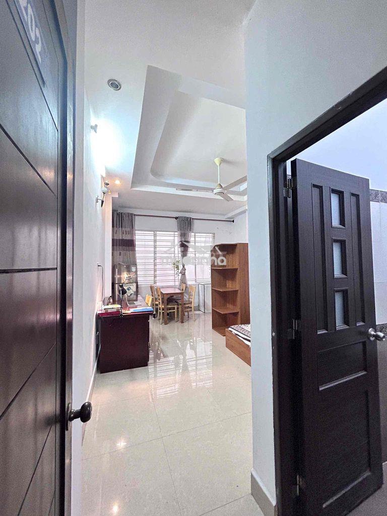 Căn hộ cửa sổ trời nội thất đầy đủ gần ngã 4 bốn xã đầm sen quận 10 - 4