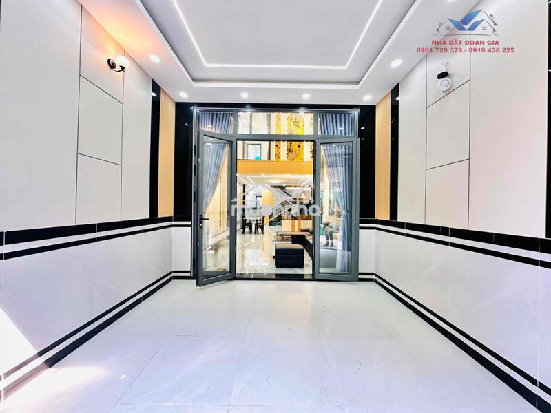 Nhà đẹp 4m x 20m 1/ ngắn đường nguyễn thị kiểu đối diện trường học
