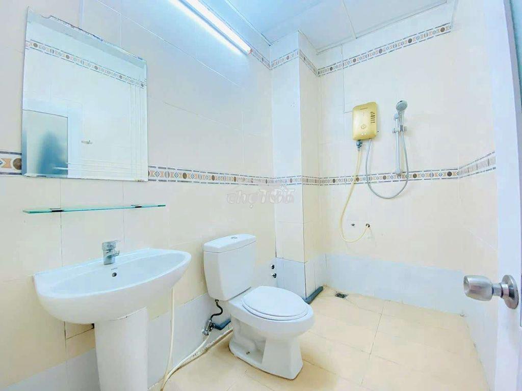 1pn tách bếp siêu rộng + 5 phút ra đến chợ bến thành - free 2 xe - 3