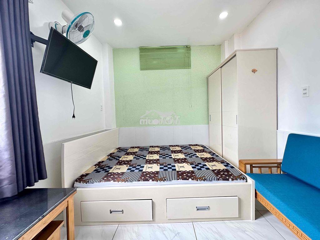 Căn hộ ban công/ cửa sổ full nội thất, máy giặt riêng, thang máy ở q4 - 4