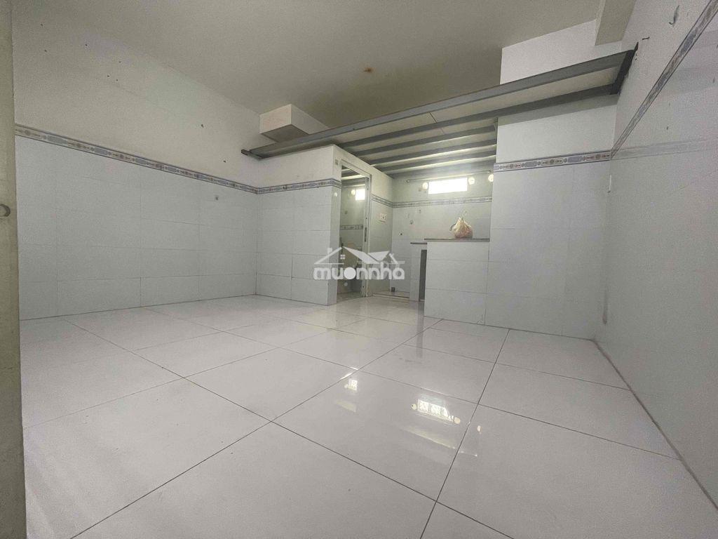 Phòng đẹp thoáng mát gió trời.gần chợ phạm đăng giảng - 3