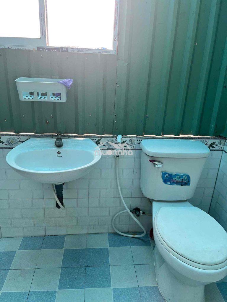 Phòng trống toilet riêng có ban công giờ giấc tự do - 4