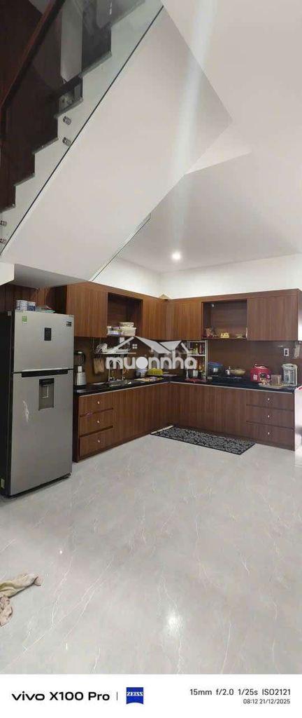 Nhà mặt tiền, đường 17m, lề 10m - 3