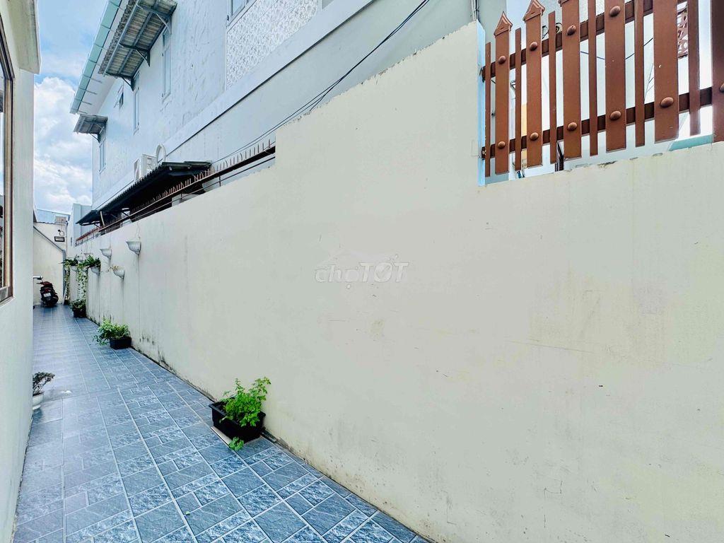 Phòng siêu rộng tựa nhà nguyên căn phù hợp ở đông hoặc gia đình - 3