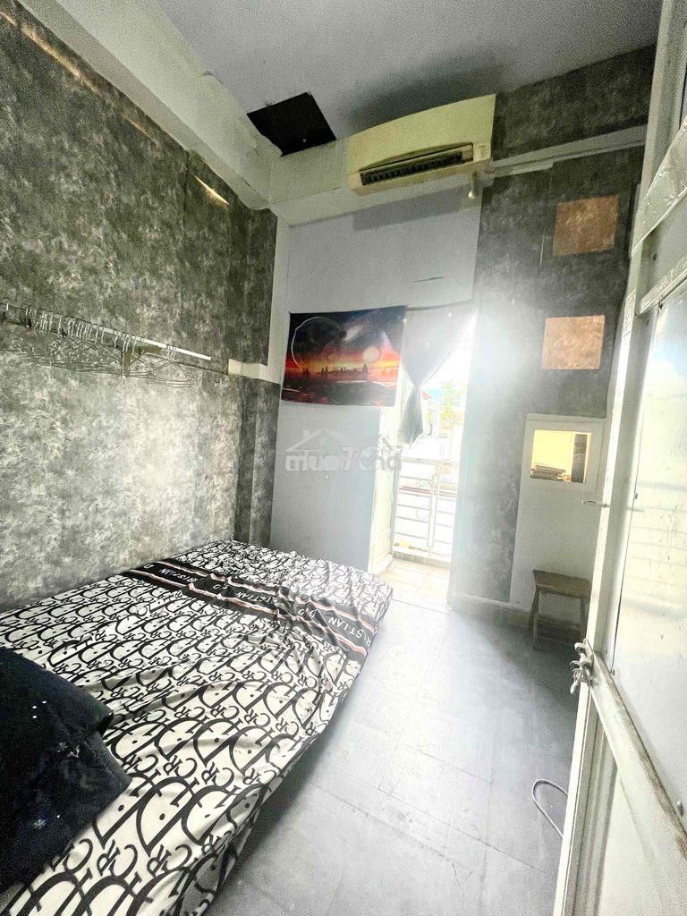Cho thuê phòng q1,có ban công,máy lạnh,tủ lạnh,nệm - 2