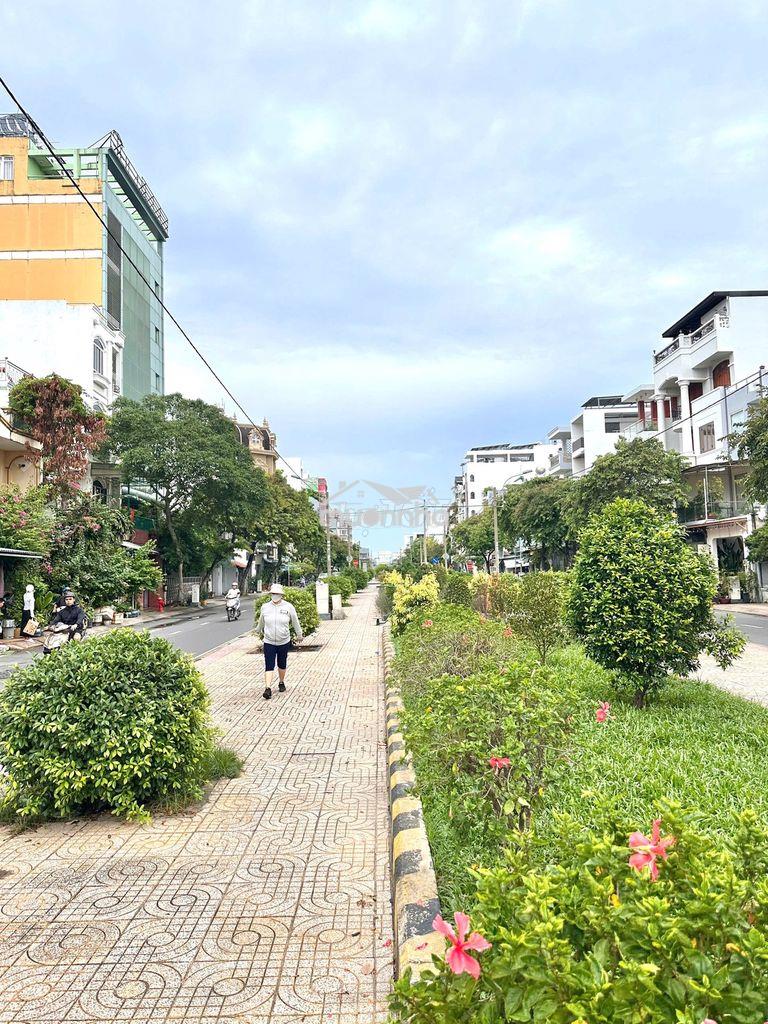 Tòa nhà mặt tiền gần 600m2, thang máy - 3