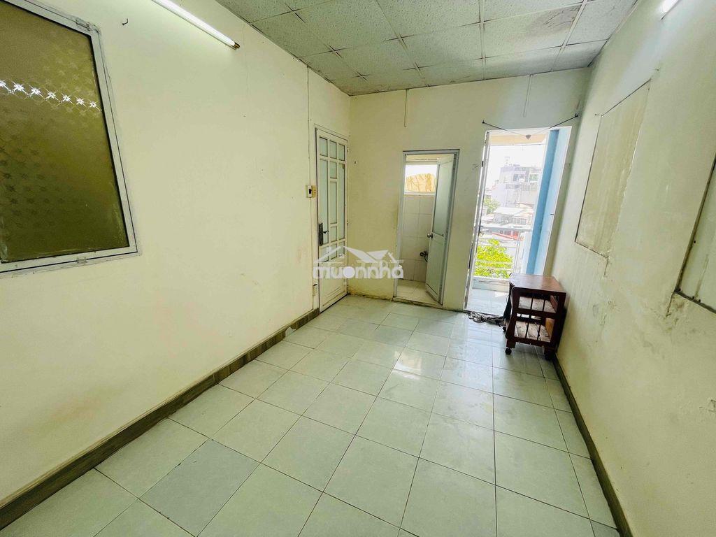 Phòng trọ có wc , có ban công cách ufm 200m - 2