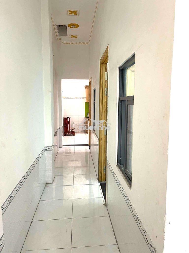 Nhà lầu sân xe hơi  gần bv dĩ an gía 7 triệu  - 2