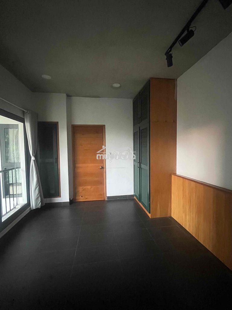 Phòng đẹp, cửa sổ lớn. wc thoáng. 25m2, giá 3.6tr - 3