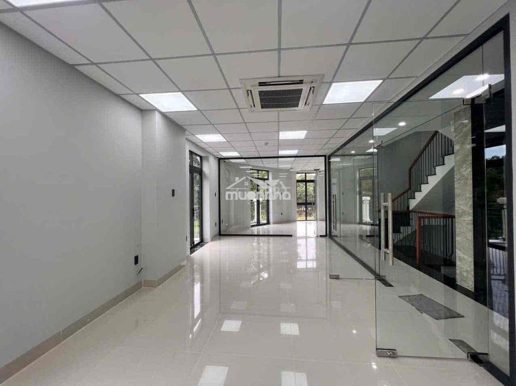 Cho thuê shophouse 2 mặt tiền làm vp, vị trí đắc địa, nhà mới 100% - 2