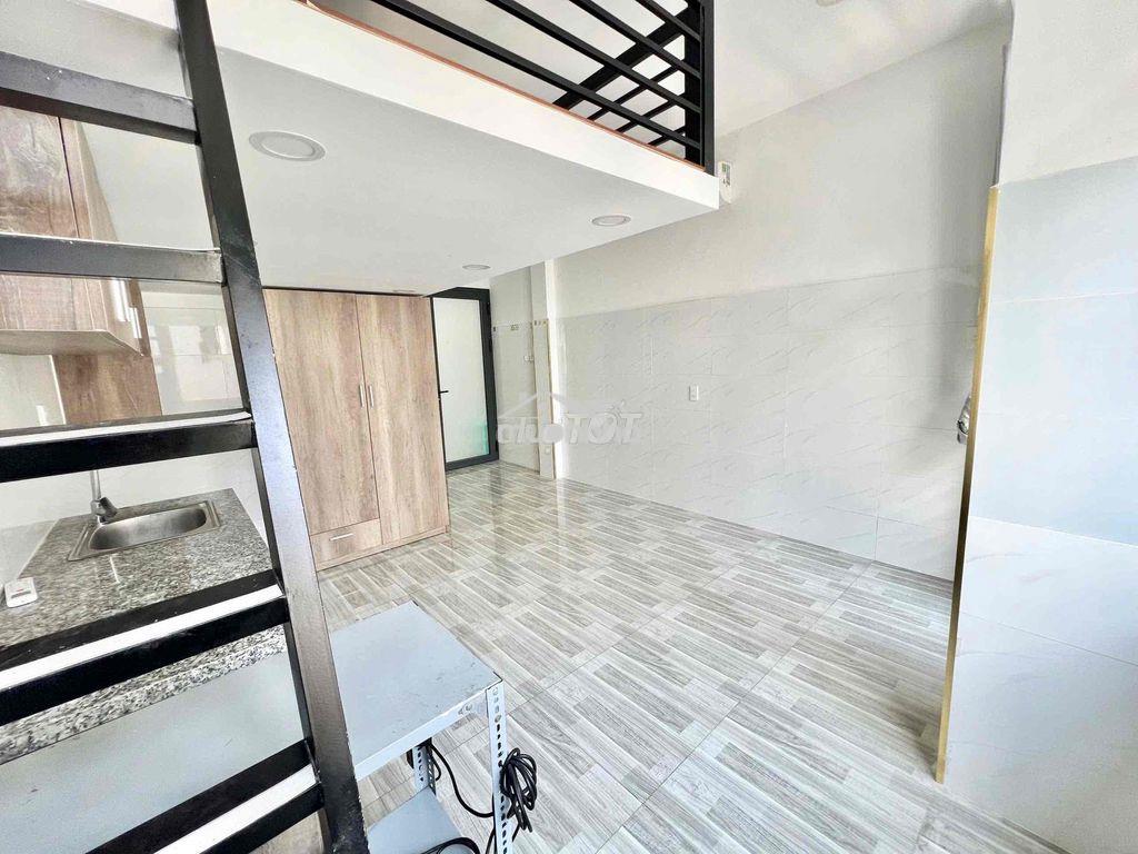 Phòng mới giá rẻ gác cao, ban công thoáng, rộng 35m2 gần đh uth, q1 - 3