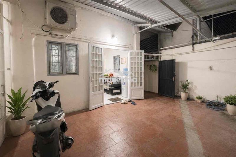 Nhà cấp 4 (103m2) sau lưng đại học ngân hàng giá *** khu vực