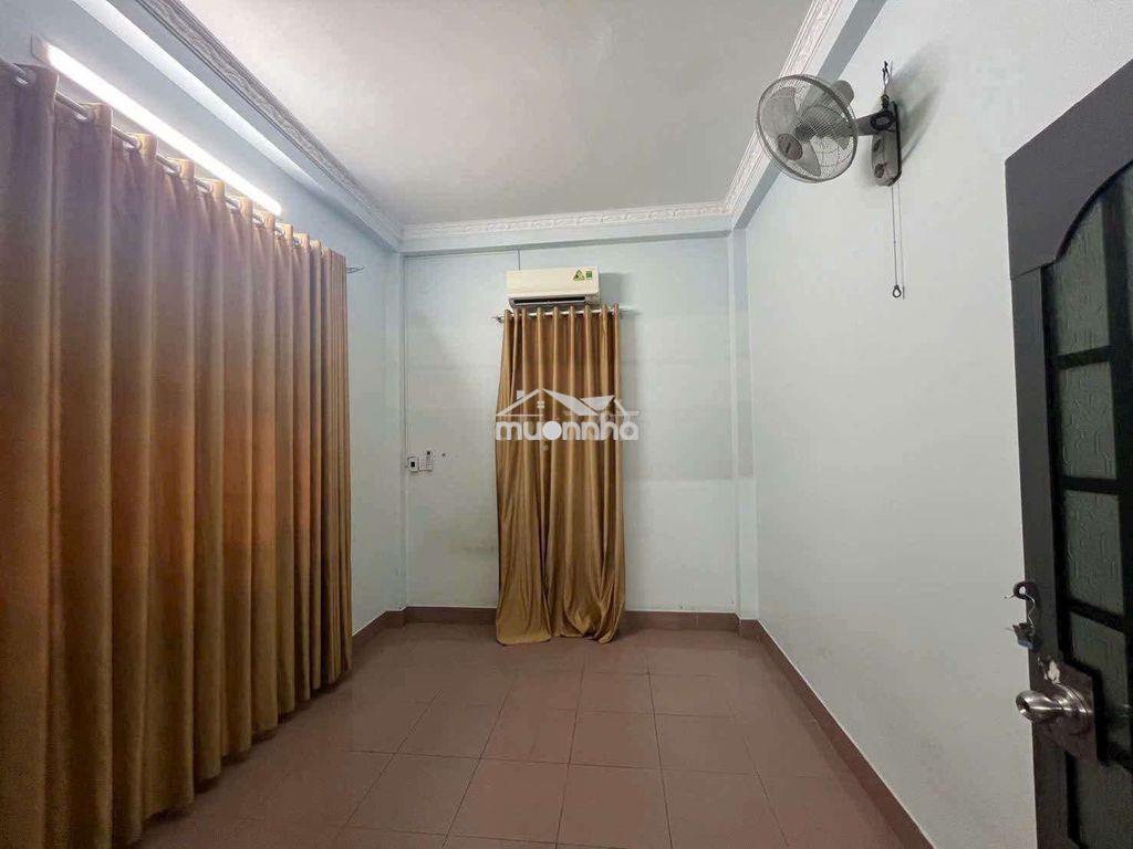 Nhà lầu sân vườn gần chợ xóm nghèo - 3
