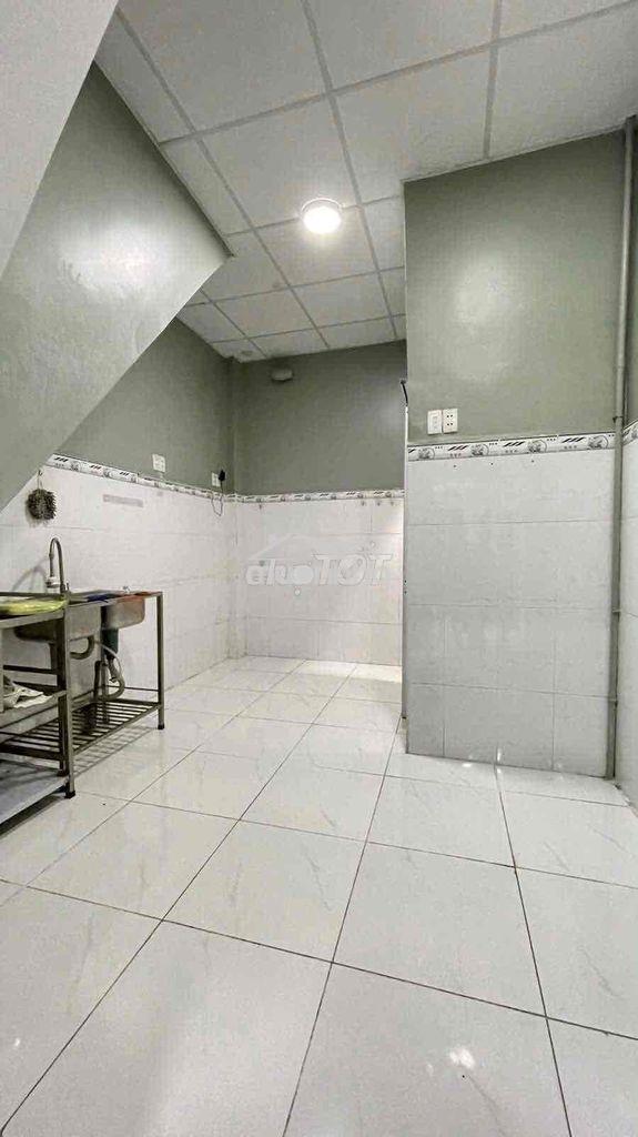 Quận 5,sát m tiền ,30m2-2tầng— hẻm thông-giá chỉ 4ty9 tl - 2